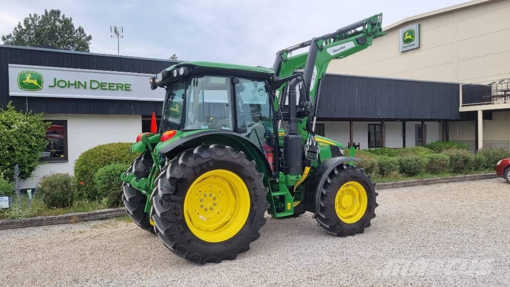 John Deere 5100M Traktory