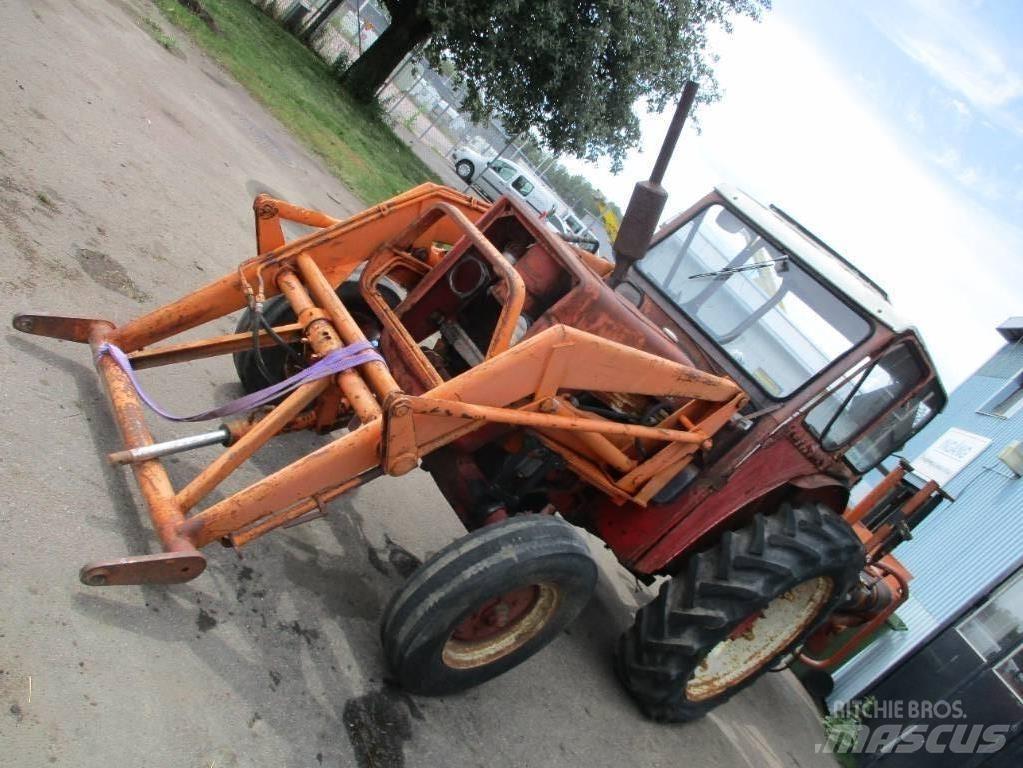 IH 523 Traktory