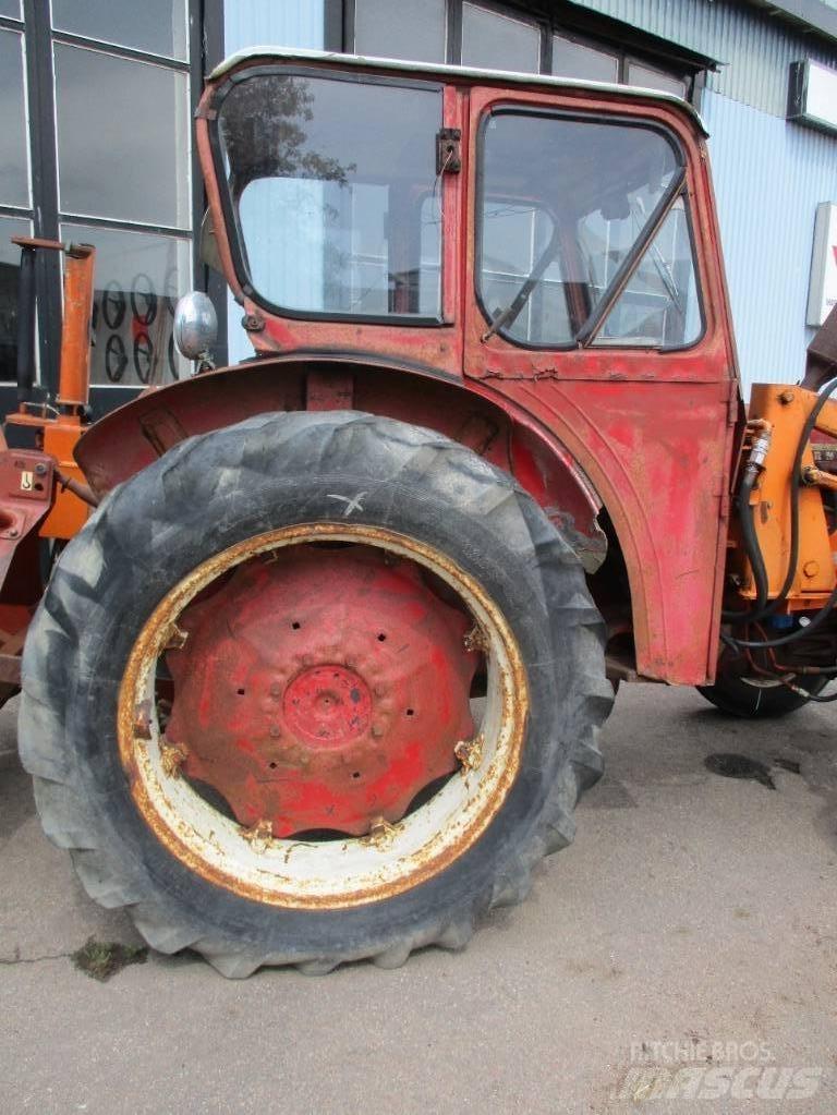 IH 523 Traktory