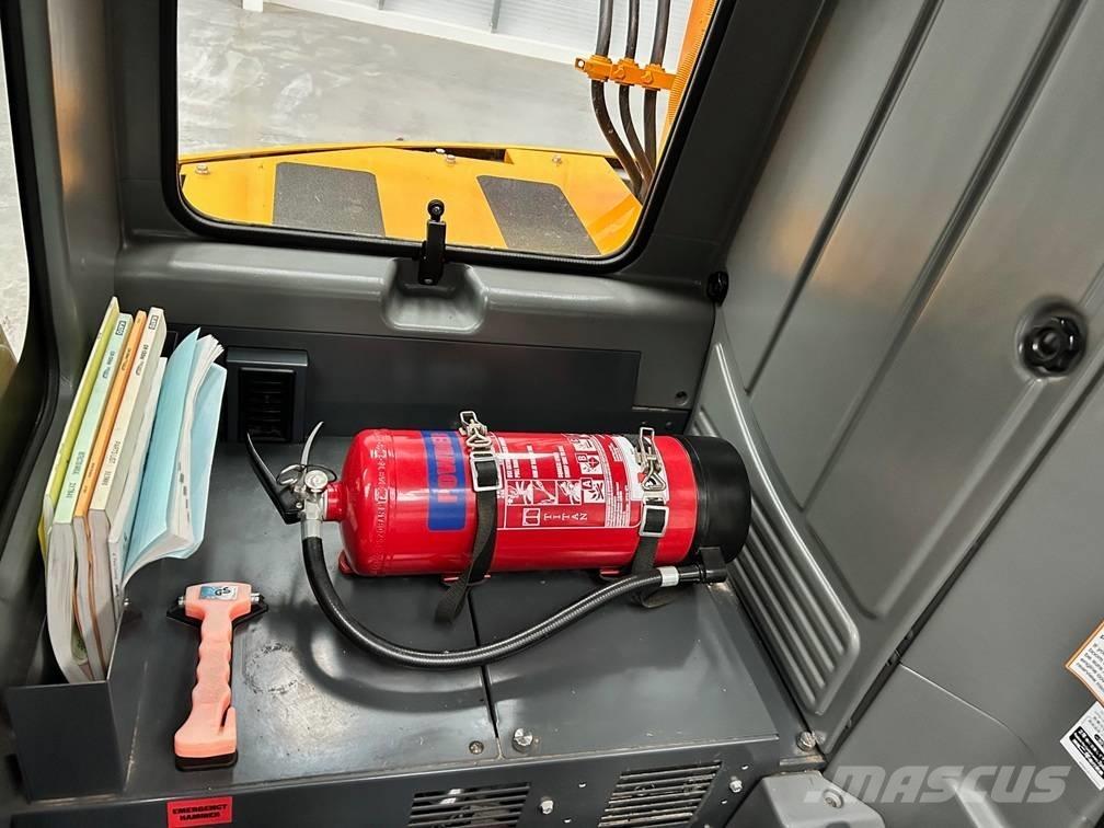 Kato CR-130Ri Univerzálne terénne žeriavy