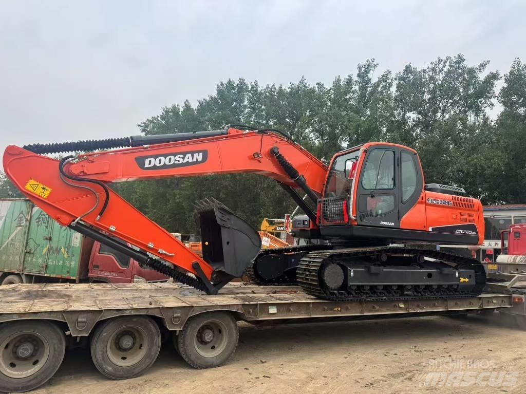 Doosan DX 225 LCA Pásové rýpadlá