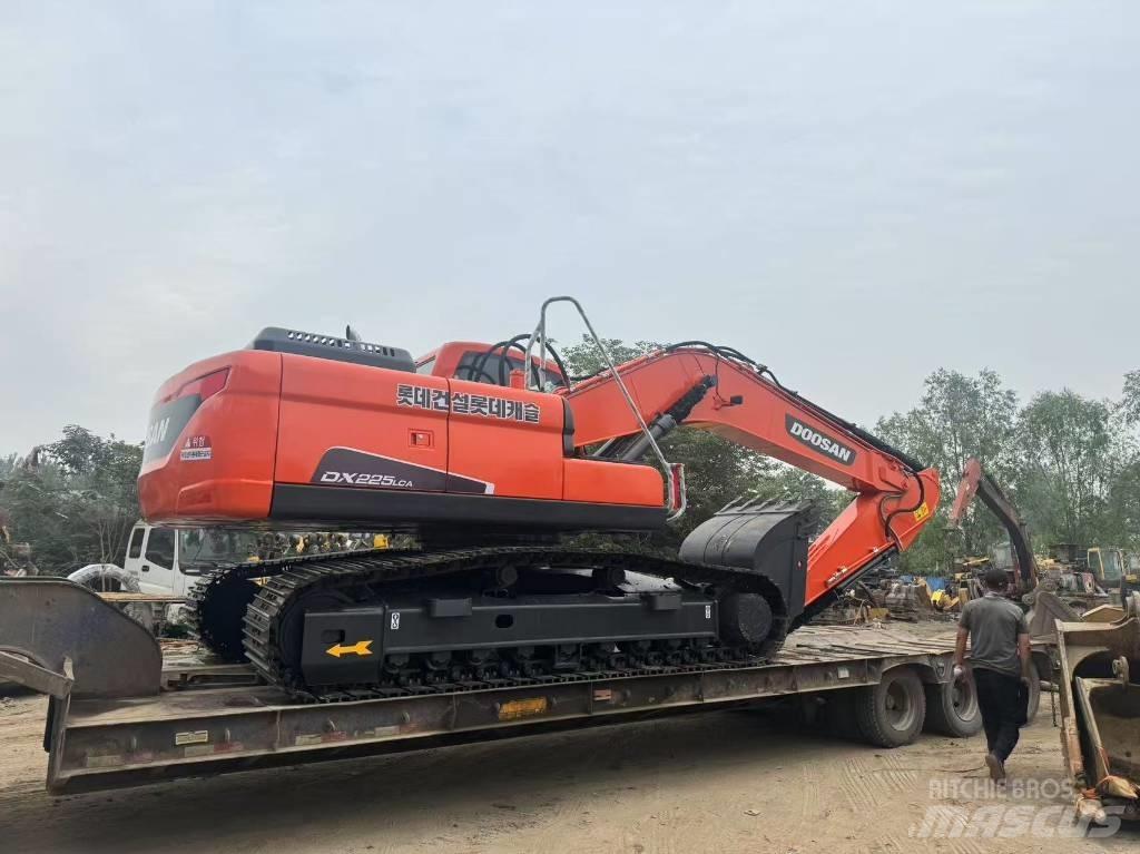 Doosan DX 225 LCA Pásové rýpadlá