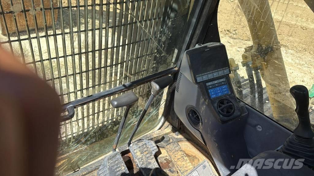 Komatsu 2012 Pásové žeriavy