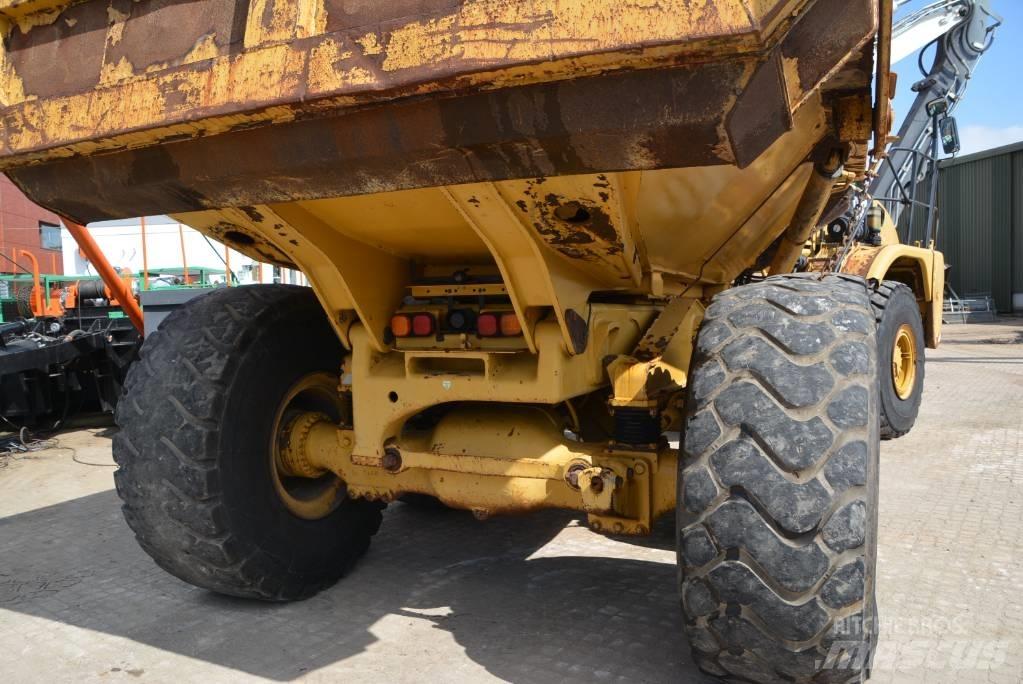 CAT 735 Kĺbové nákladné autá