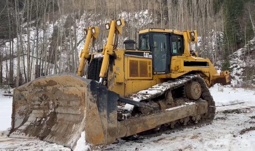 CAT D 8 R Pásové dozéry