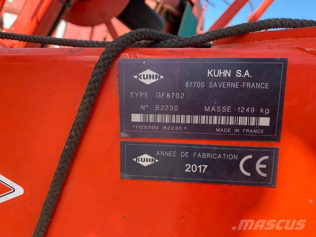 Kuhn GF8702 Obracače a zhrabovače sena