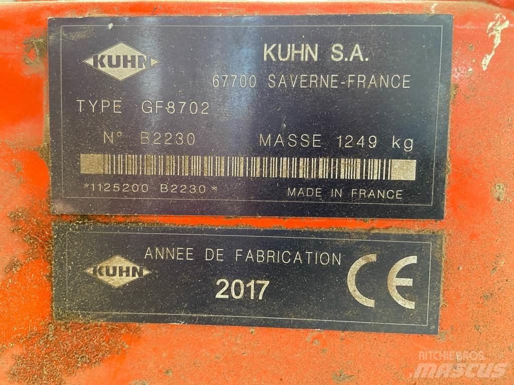Kuhn GF8702 Obracače a zhrabovače sena