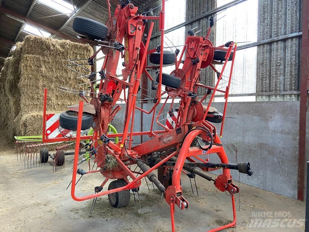 Kuhn GF8702 Obracače a zhrabovače sena