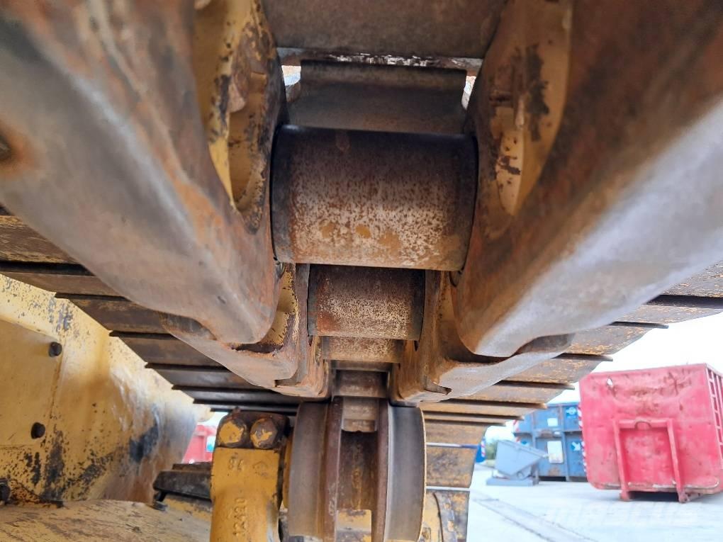 Komatsu D61PXI-24E0 Pásové dozéry
