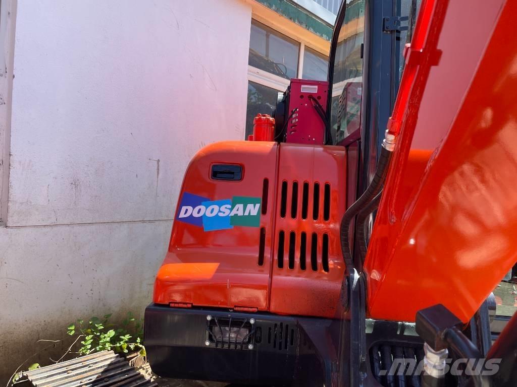 Doosan DX 60 Pásové rýpadlá
