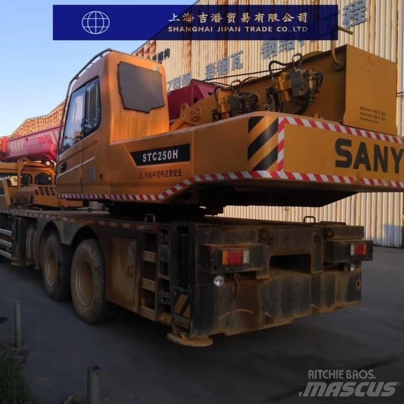 Sany STC 250 Univerzálne terénne žeriavy
