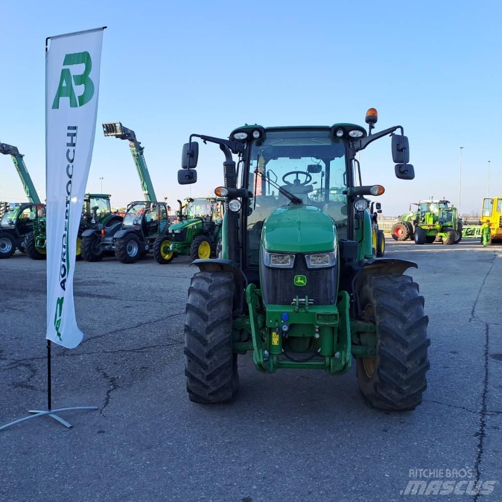 John Deere 5125R Traktory
