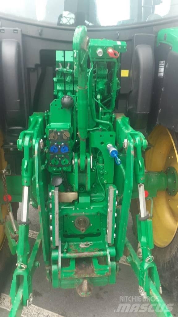 John Deere 6120 R Traktory