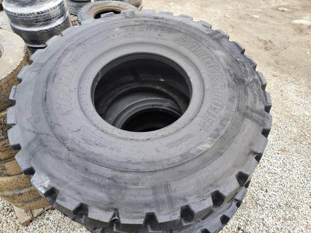  23.5 R25 tires Pneumatiky, kolesá a ráfiky