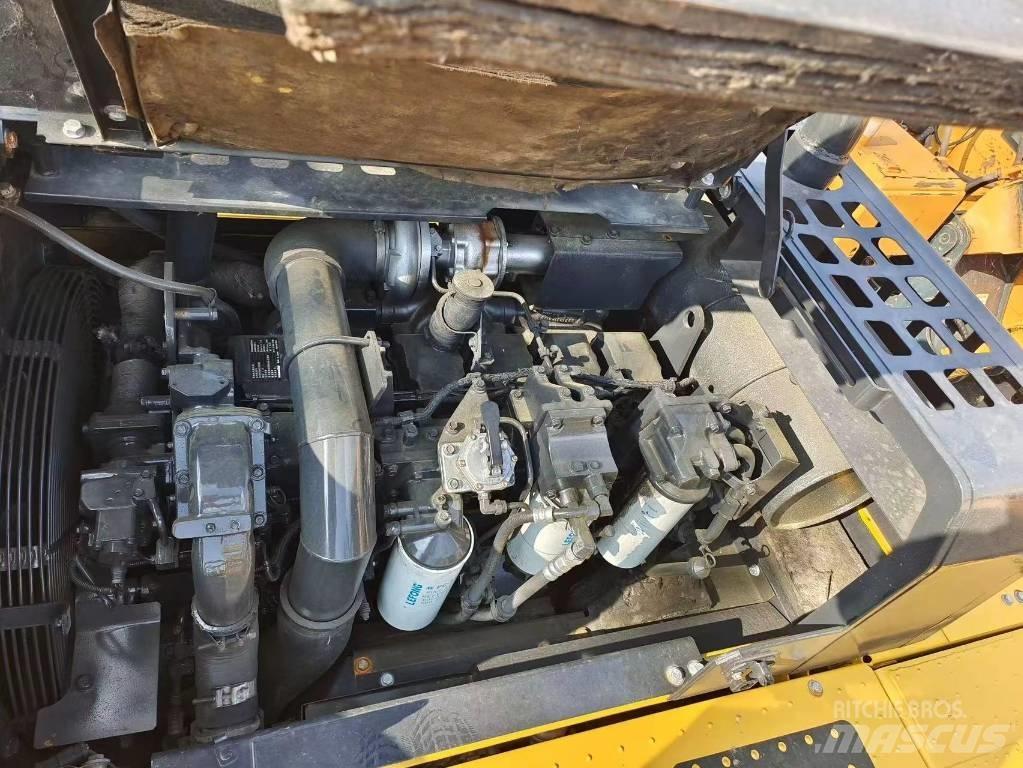Komatsu PC 400 LC-8 Pásové rýpadlá