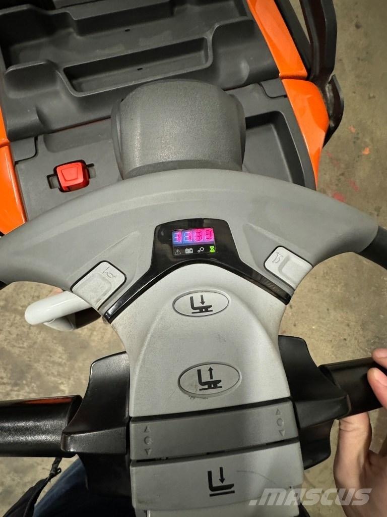 Toyota SPE160L Ručne vedené vysokozdvižné vozíky