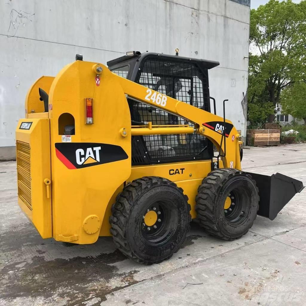 CAT 246 B Mininakladače