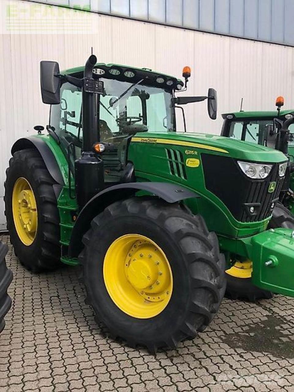John Deere 6215r Traktory