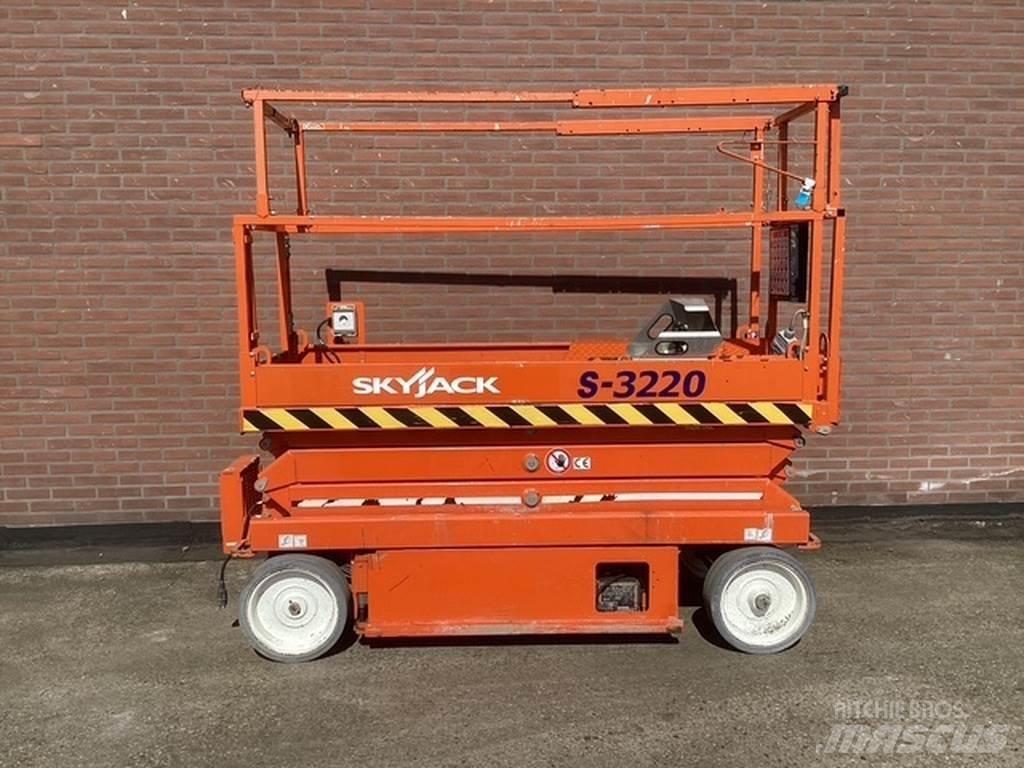 SkyJack SJIII3220 Nožnicové zdvíhacie plošiny