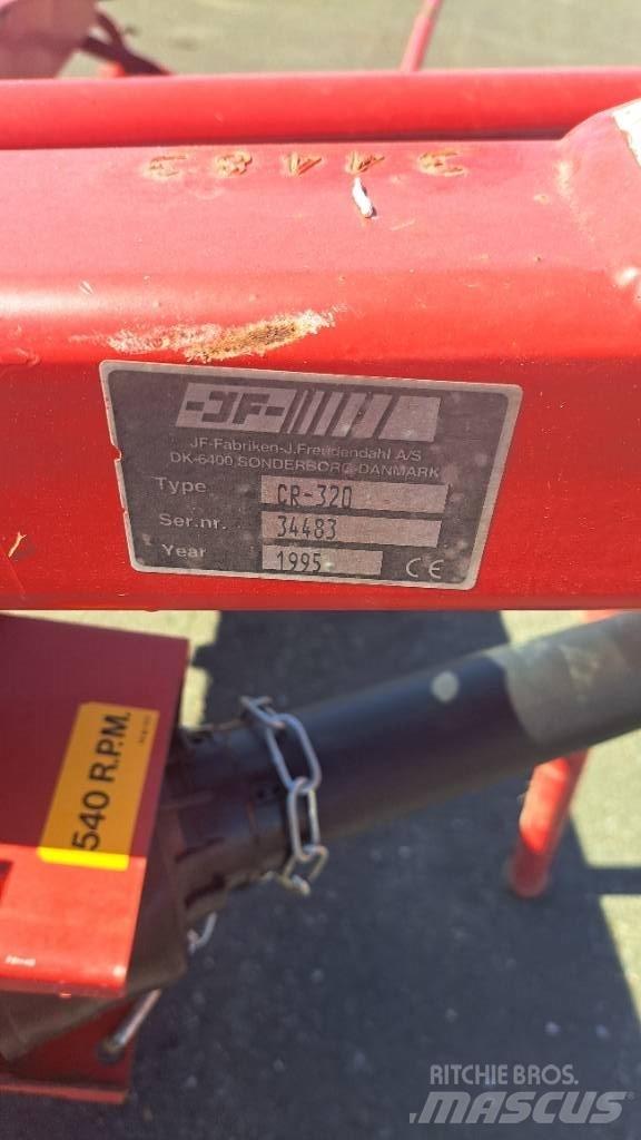 JF CR 320 Obracače a zhrabovače sena