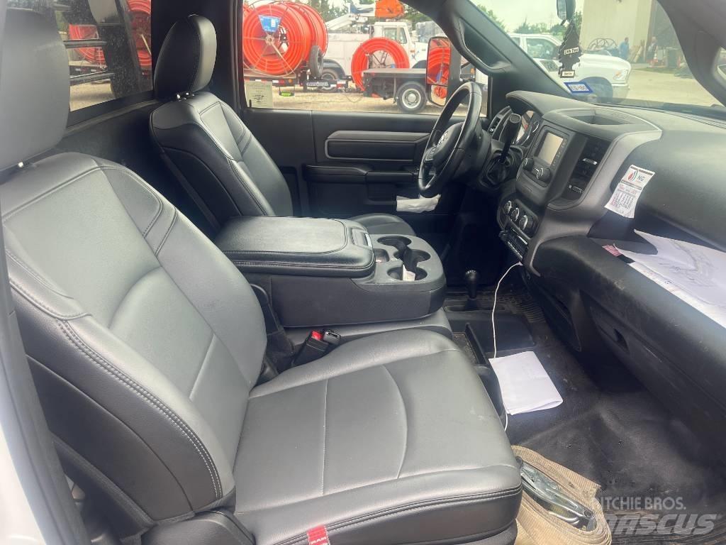 RAM 5500 Plošinové nákladné automobily/nákladné automobily so sklápacími bočnicami