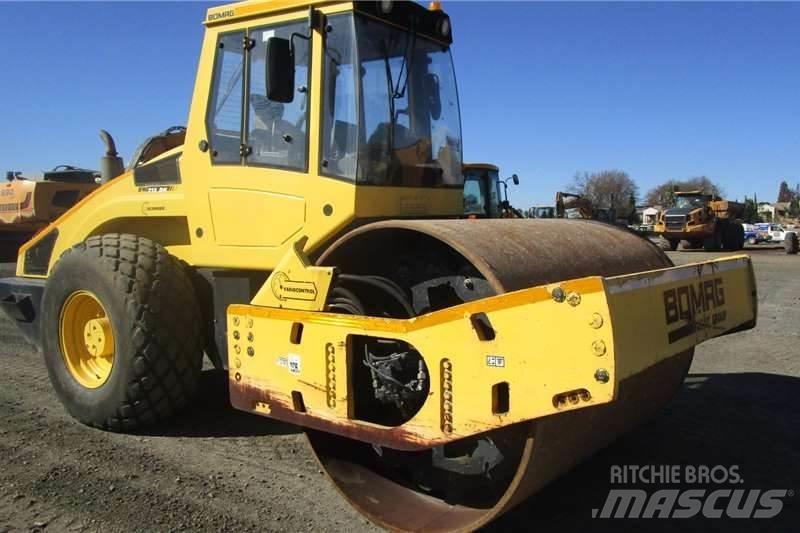 Bomag B213DH-4 Kombinované valce