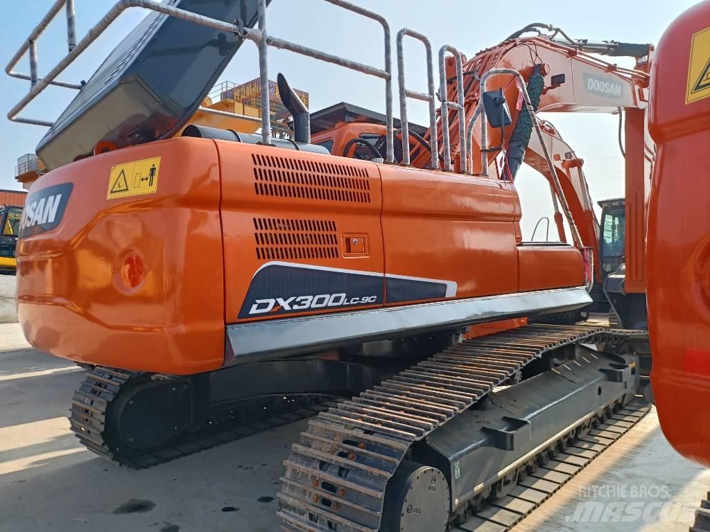 Doosan DX300-9 Pásové rýpadlá