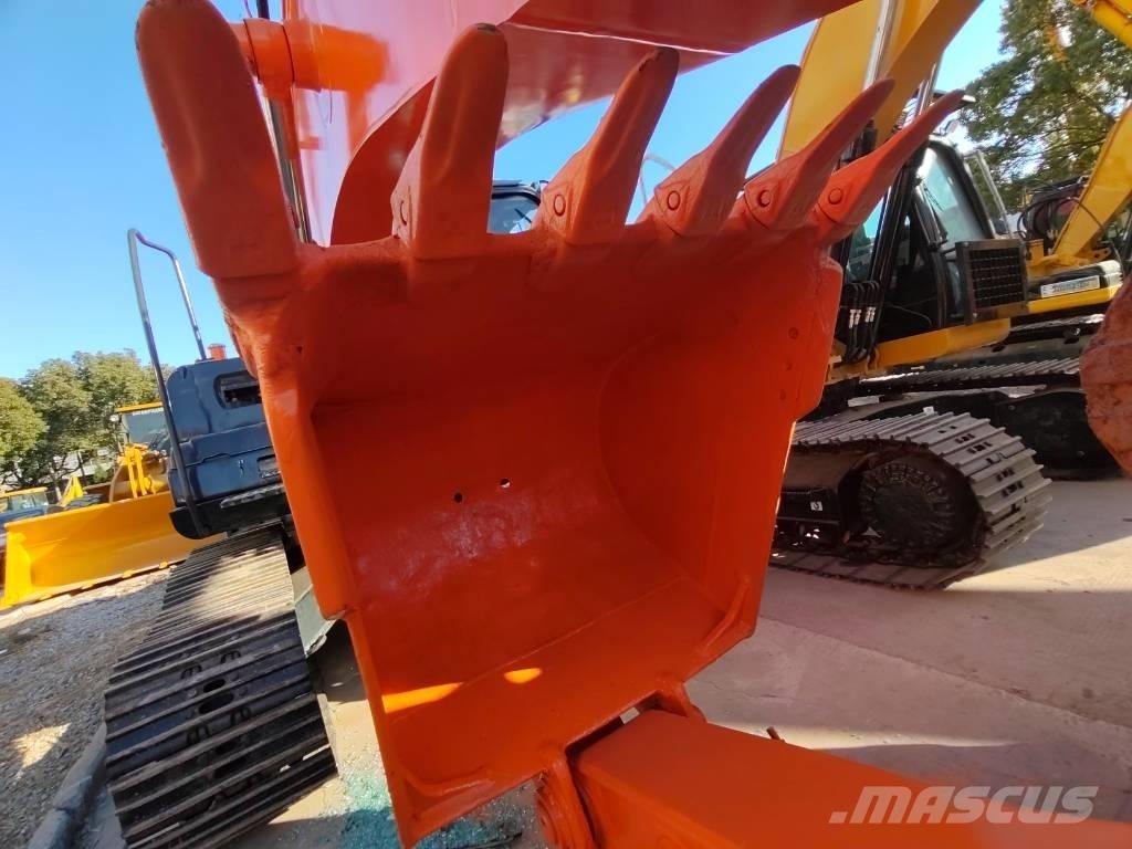 Hitachi ZX 200 Pásové rýpadlá