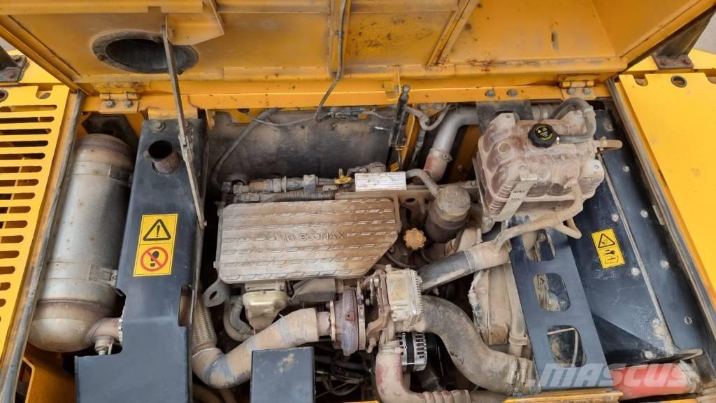 JCB JS 220 LC Pásové rýpadlá