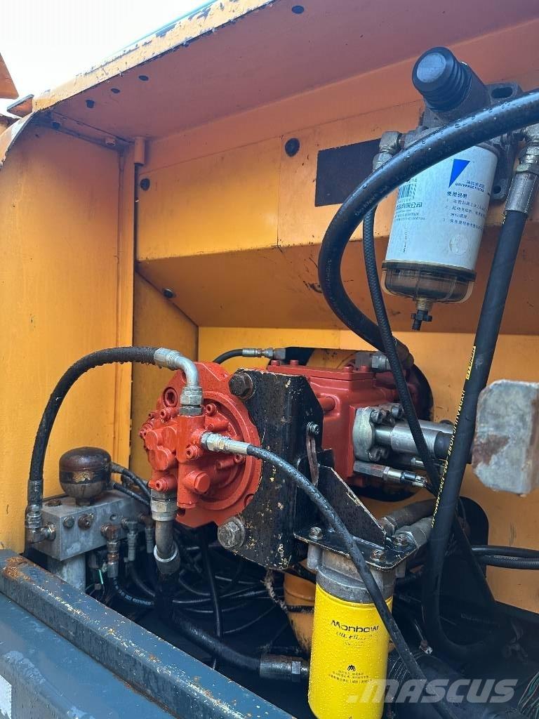 Hyundai 220LC-9S Pásové rýpadlá