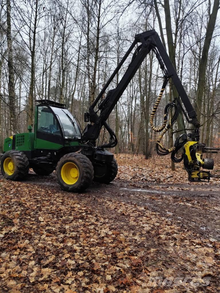 John Deere 770 Harvestory