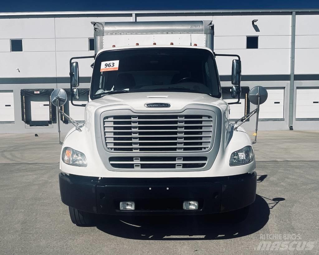 Freightliner M 106 Skriňová nadstavba
