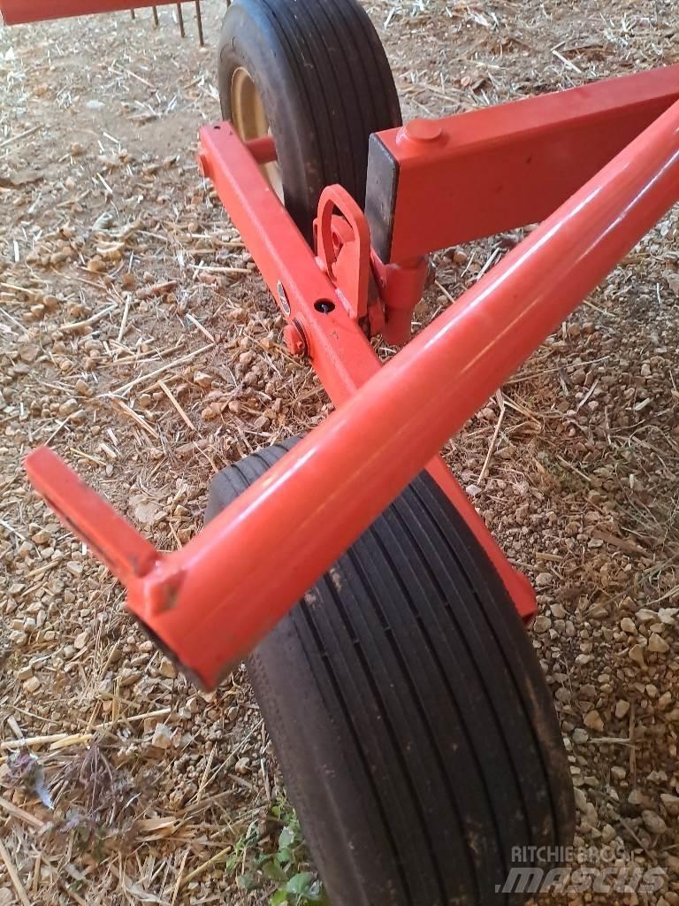 Kuhn GA4321 Riadkovače