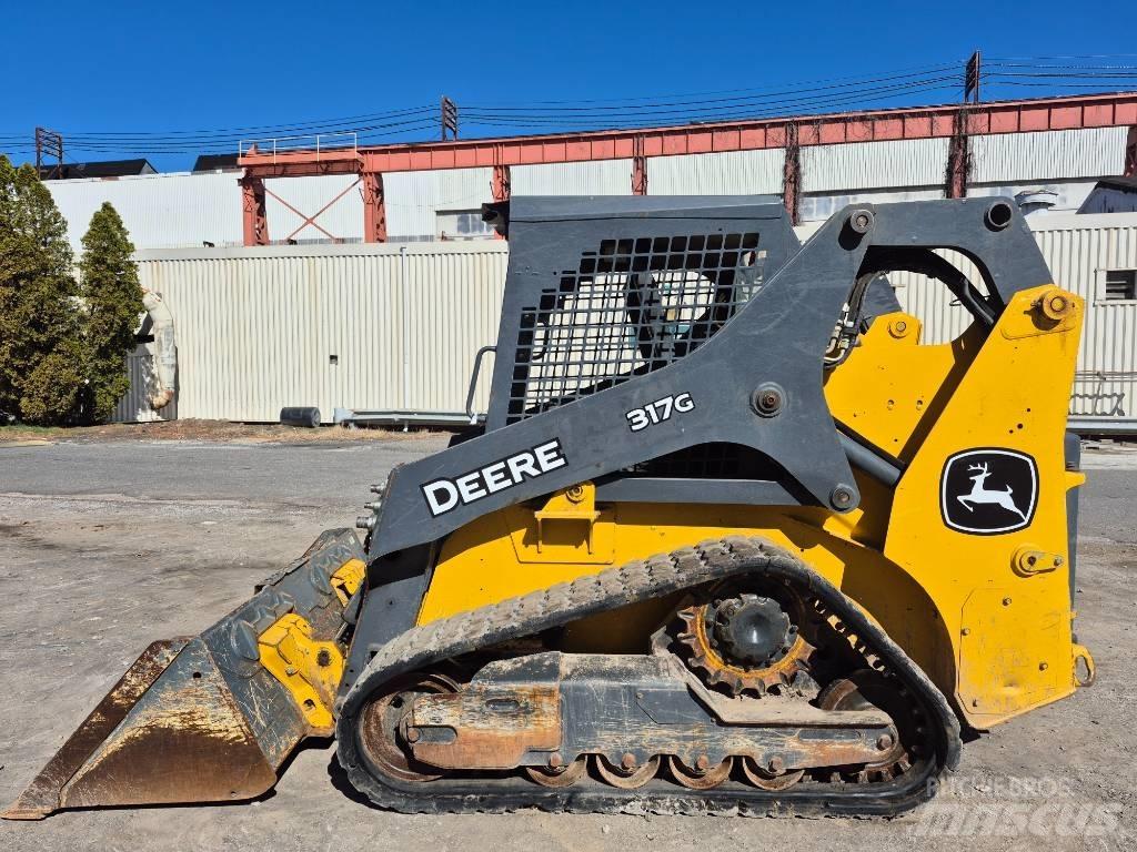 John Deere 317 Šmykom riadené nakladače