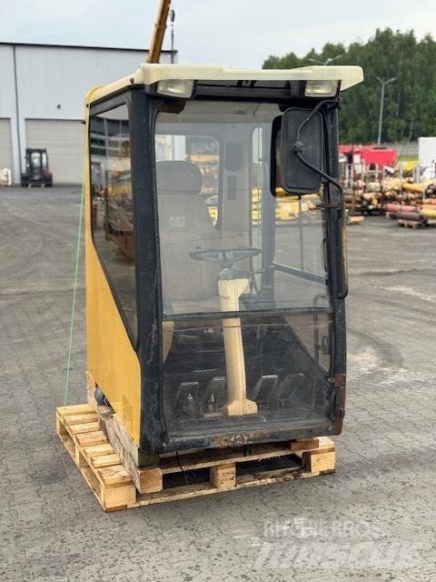 CAT M 320 USED CAB Kabíny a interiér