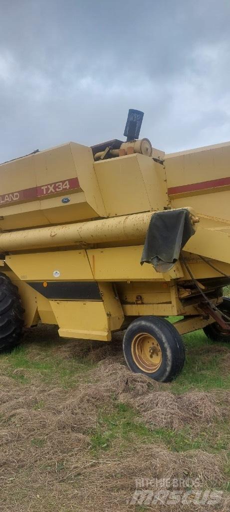 New Holland TX 34 Kombinované zberacie stroje