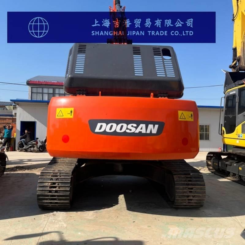 Doosan DX 300 Pásové rýpadlá