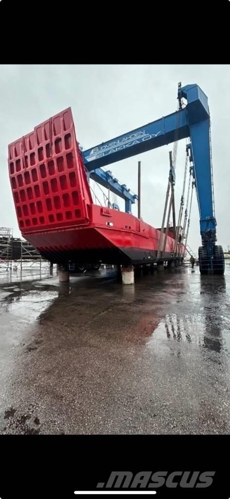  Cargo Ship Ganador Pracovné lode, bárky a pontóny