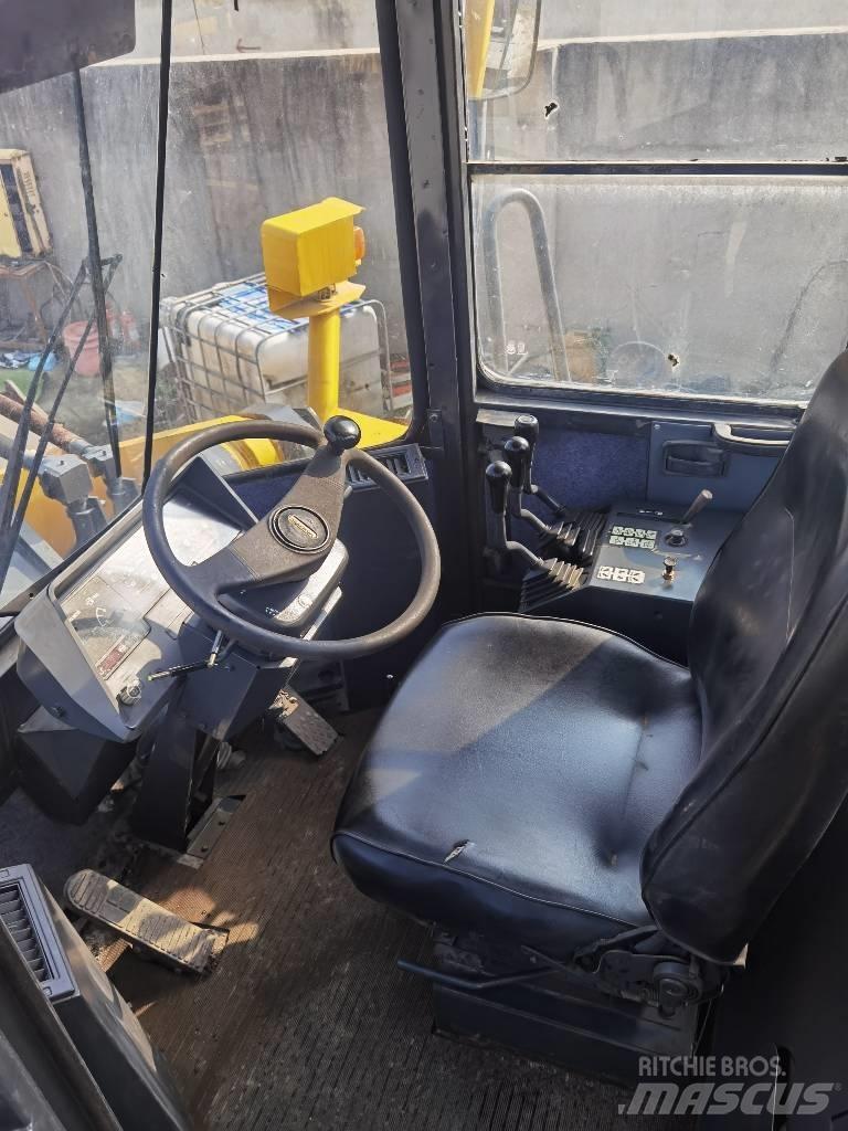 Komatsu WA 470 Kolesové nakladače