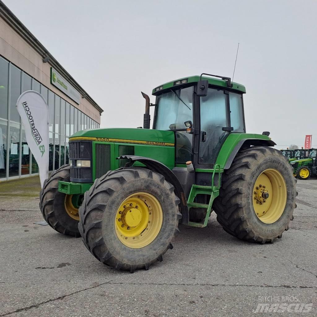 John Deere 7700 Traktory