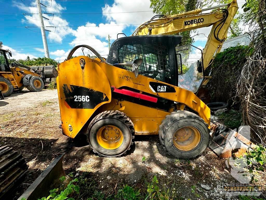 CAT 256 C Šmykom riadené nakladače