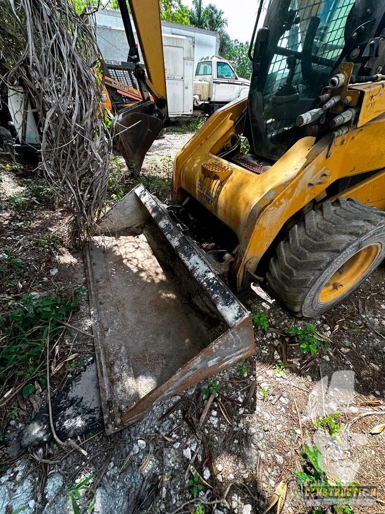 CAT 256 C Šmykom riadené nakladače
