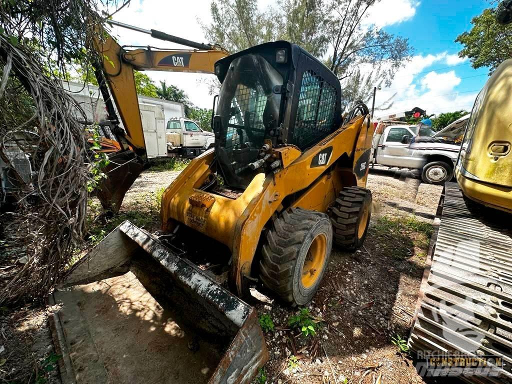 CAT 256 C Šmykom riadené nakladače