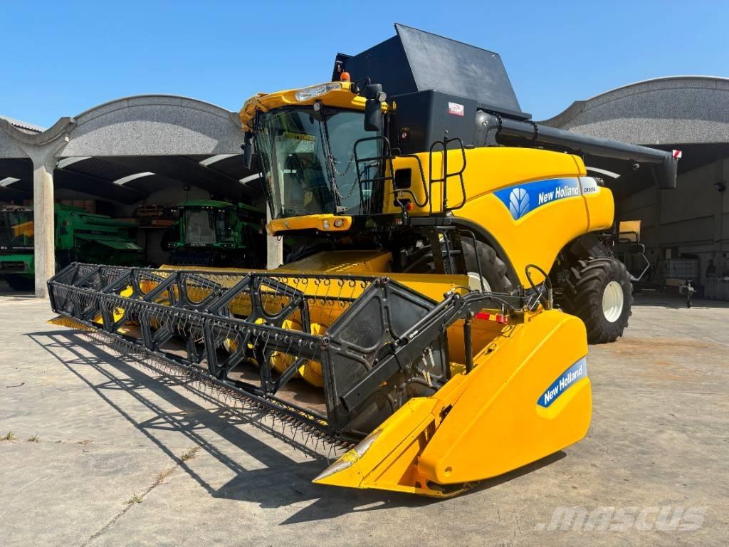New Holland CR 9090 Kombinované zberacie stroje