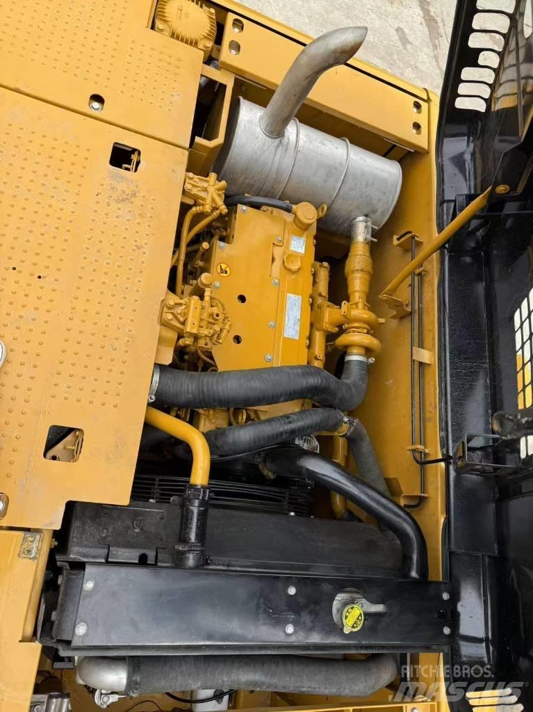 CAT 320 D Pásové rýpadlá