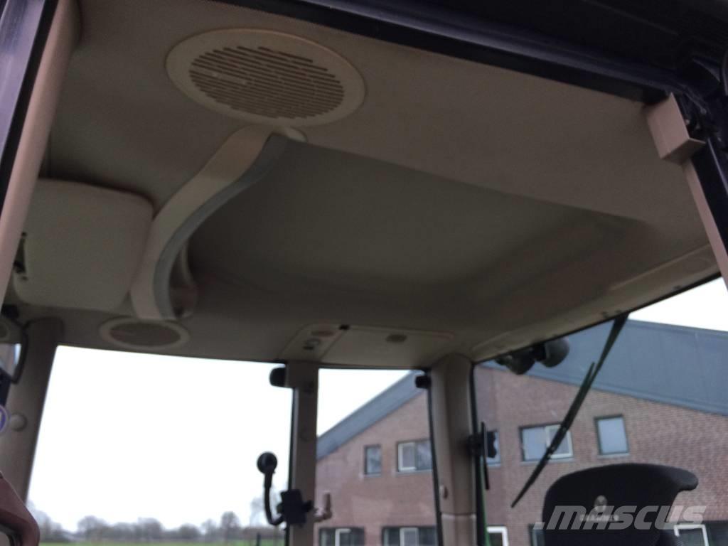 John Deere 6820 AP Traktory