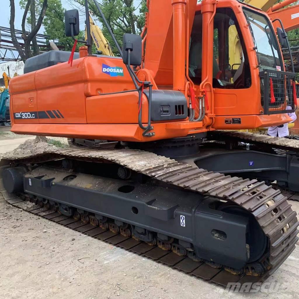 Doosan DX 300 Pásové rýpadlá