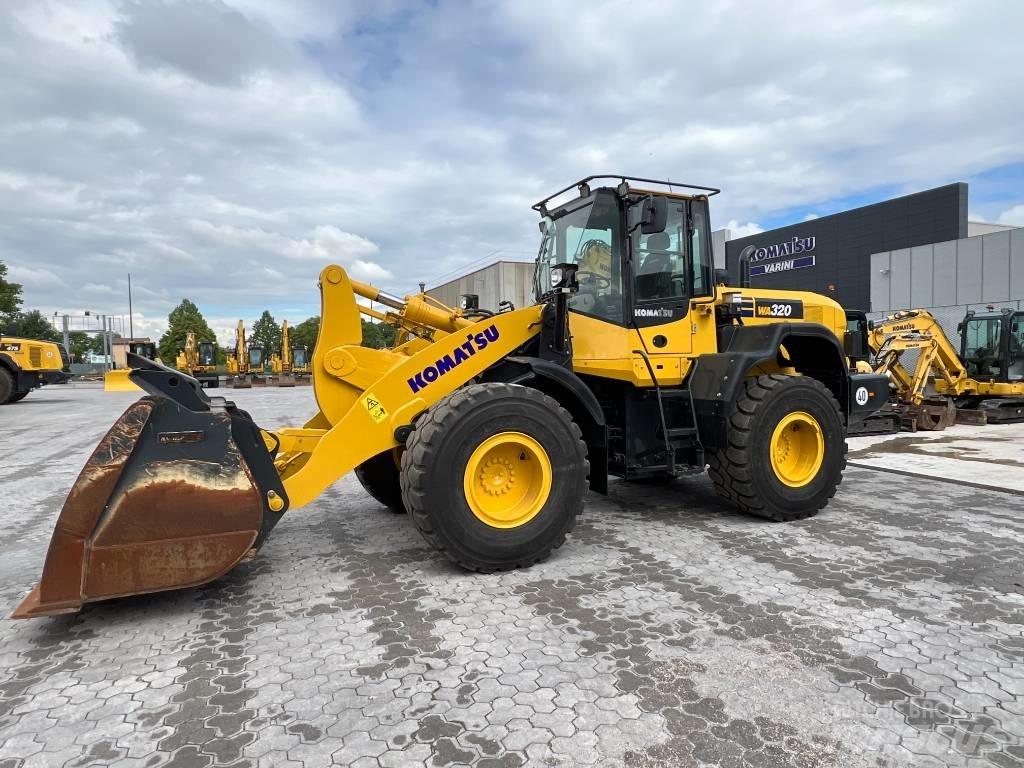 Komatsu WA320-7 Kolesové nakladače