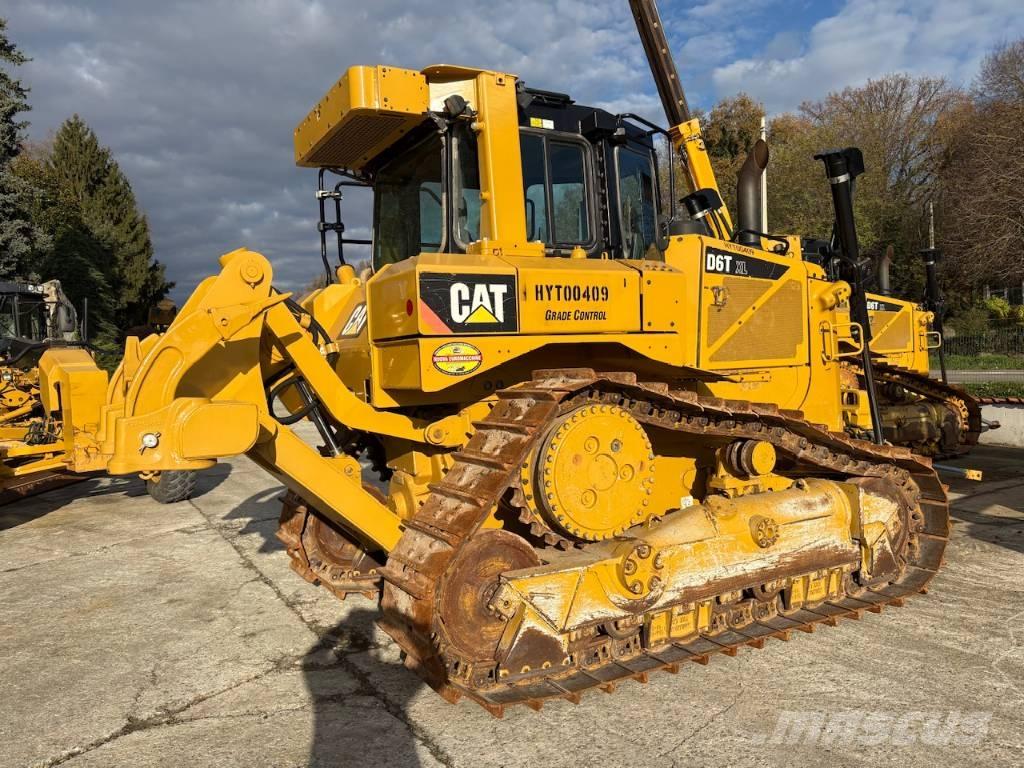 CAT D 6 T XLVP Pásové dozéry