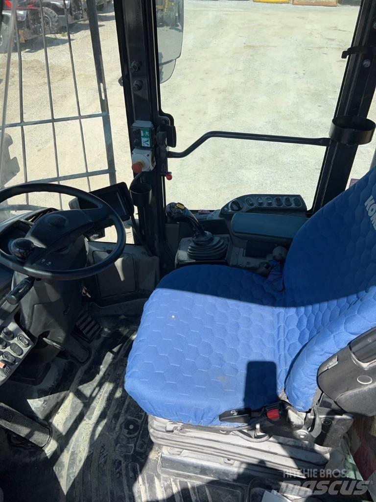 Komatsu WA 270-8 Kolesové nakladače